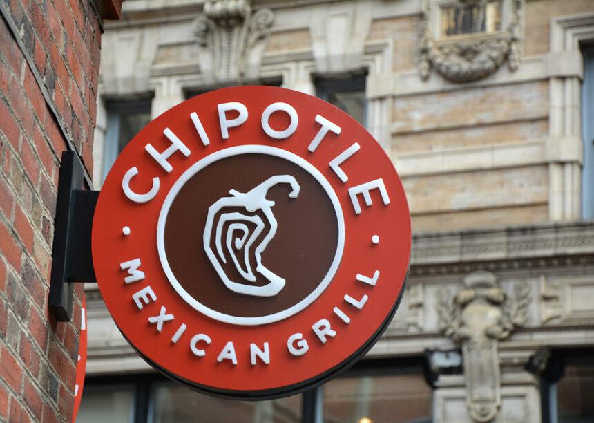Chipotle Mexican Grill, Chipotle expansion to Mexico