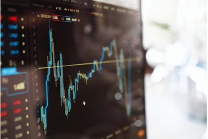 How the Stock Market Responds to Trade Developments and Consumer Sentiment under Trump Administration Policies