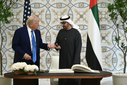UAE and US leaders discussing AI partnership in a high-tech meeting room