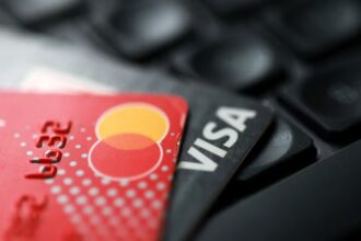 Visa and Mastercard propose a global settlement to reduce interchange fees for merchants.